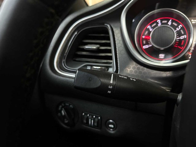 Dodge challenger sxt plus 3.6 v6 305pk 2015 - afbeelding 19 van  43