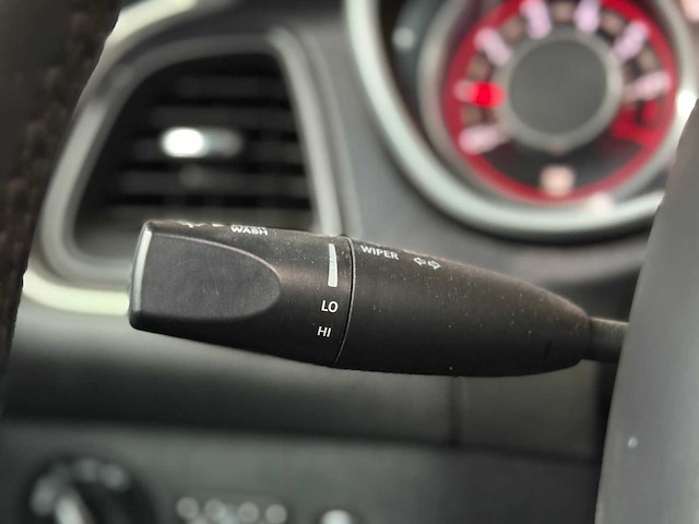 Dodge challenger sxt plus 3.6 v6 305pk 2015 - afbeelding 24 van  51