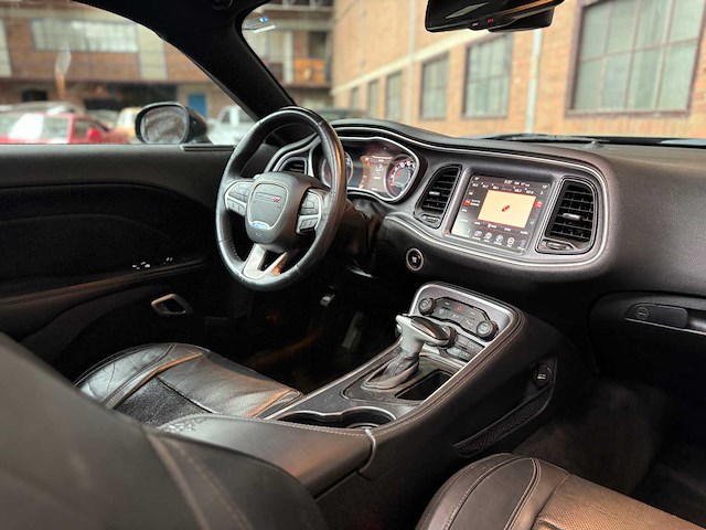 Dodge challenger sxt plus 3.6 v6 305pk 2015 - afbeelding 43 van  51