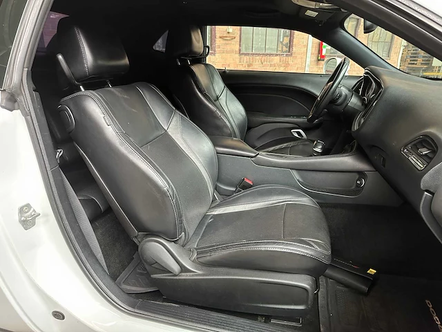 Dodge challenger sxt plus 3.6 v6 305pk 2016 - afbeelding 32 van  42