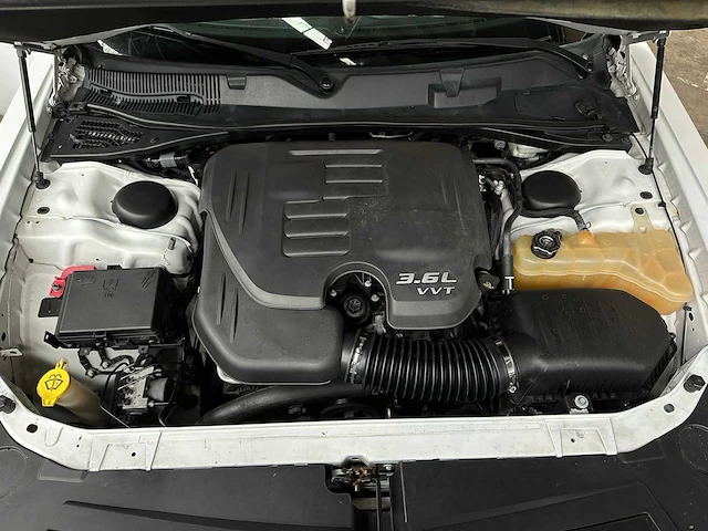 Dodge challenger sxt plus 3.6 v6 305pk 2016 - afbeelding 36 van  42