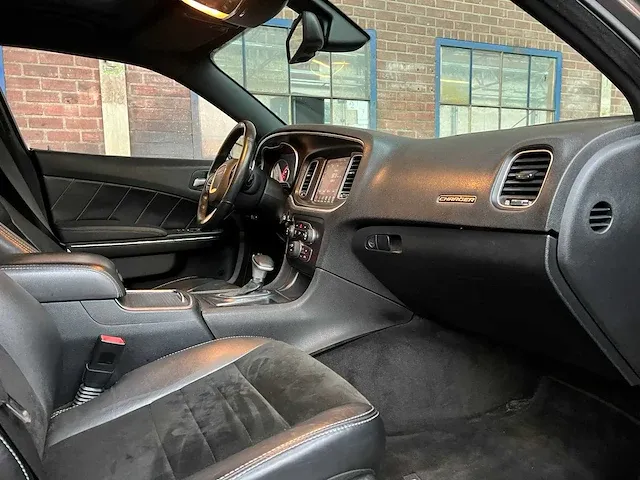 Dodge charger srt 5.7 v8 373pk 2016 - afbeelding 36 van  54