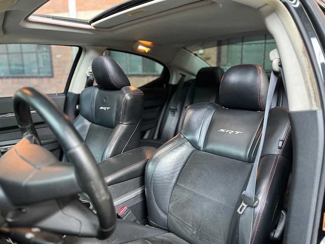 Dodge charger srt8 6.1 v8 425pk 2008 youngtimer - afbeelding 31 van  50
