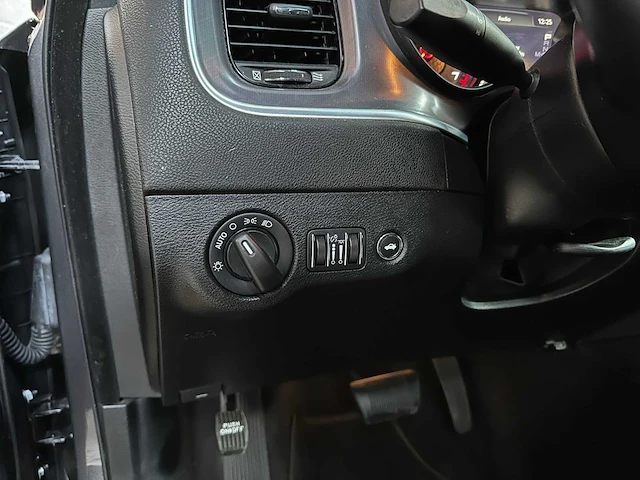 Dodge charger sxt 3.6 v6 296pk 2020 - afbeelding 14 van  32