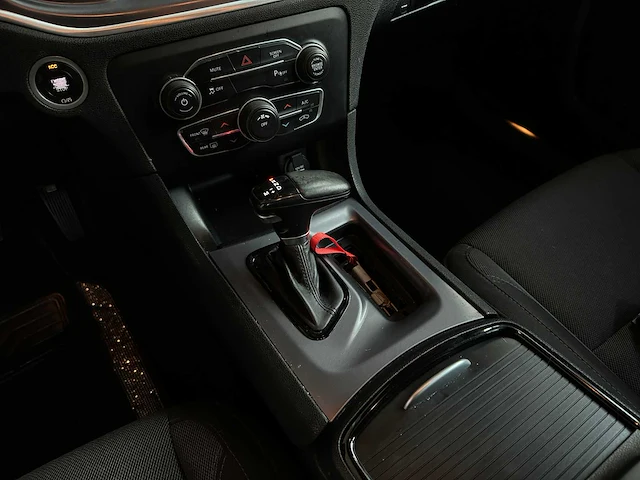 Dodge charger sxt 3.6 v6 296pk 2020 - afbeelding 19 van  32