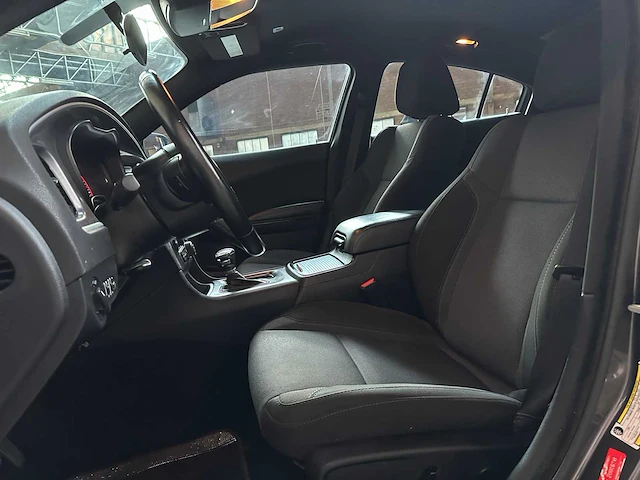 Dodge charger sxt 3.6 v6 296pk 2020 - afbeelding 23 van  32