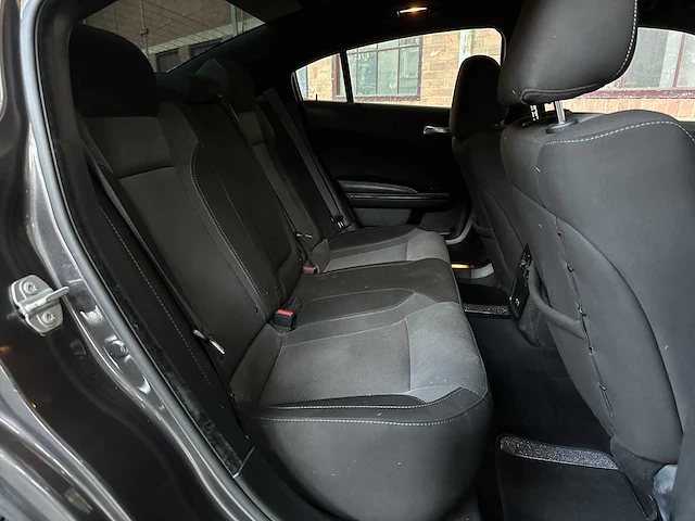 Dodge charger sxt 3.6 v6 296pk 2020 - afbeelding 28 van  32