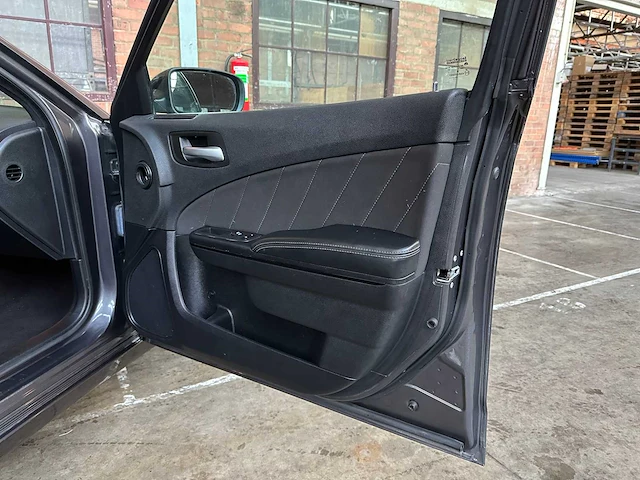 Dodge charger sxt 3.6 v6 296pk 2020 - afbeelding 29 van  32