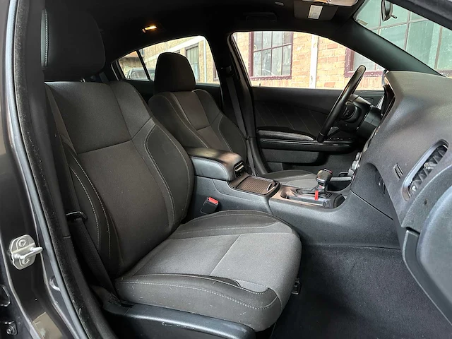 Dodge charger sxt 3.6 v6 296pk 2020 - afbeelding 30 van  32