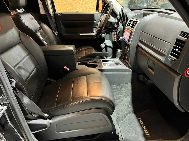 Dodge nitro 2.8 crd se high roof, automaat, 48-vvj-8 - afbeelding 2 van  21