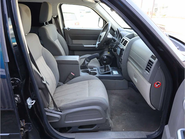 Dodge nitro crd sxt 2.8 2008 vierwielaandrijving, 71-vzn-9 - afbeelding 9 van  27