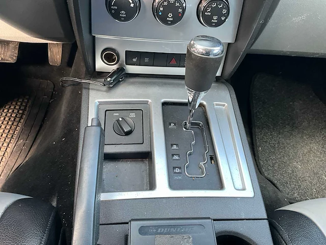 Dodge nitro personenauto - afbeelding 4 van  30