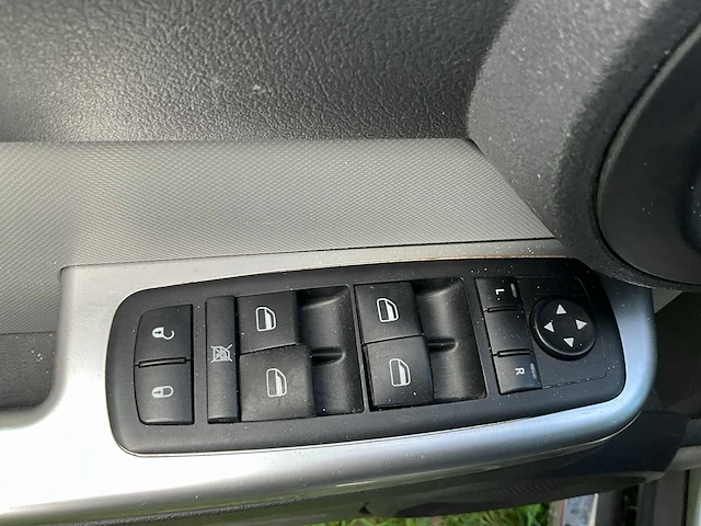 Dodge nitro personenauto - afbeelding 7 van  30