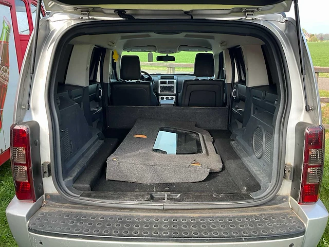 Dodge nitro personenauto - afbeelding 10 van  30