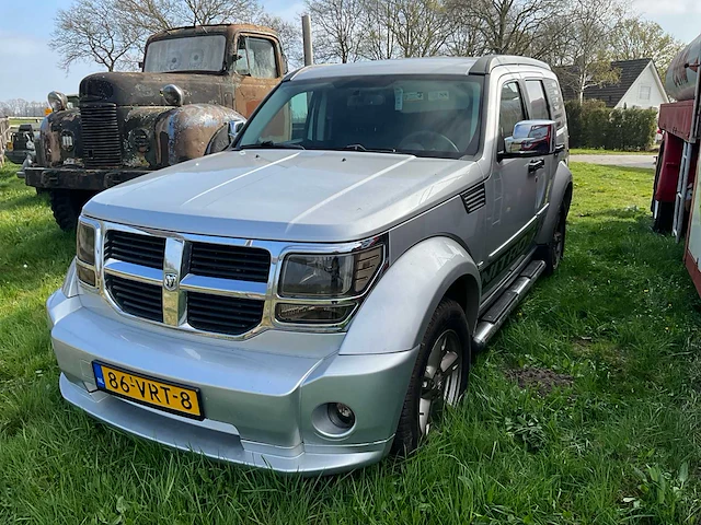 Dodge nitro personenauto - afbeelding 1 van  30