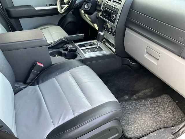 Dodge nitro personenauto - afbeelding 15 van  30
