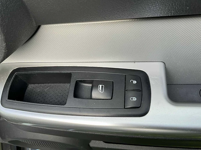 Dodge nitro personenauto - afbeelding 16 van  30