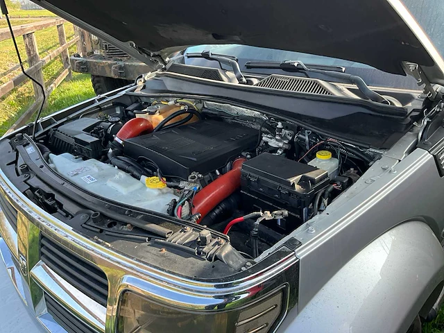 Dodge nitro personenauto - afbeelding 17 van  30