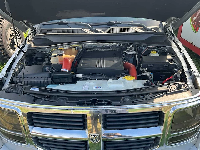 Dodge nitro personenauto - afbeelding 18 van  30