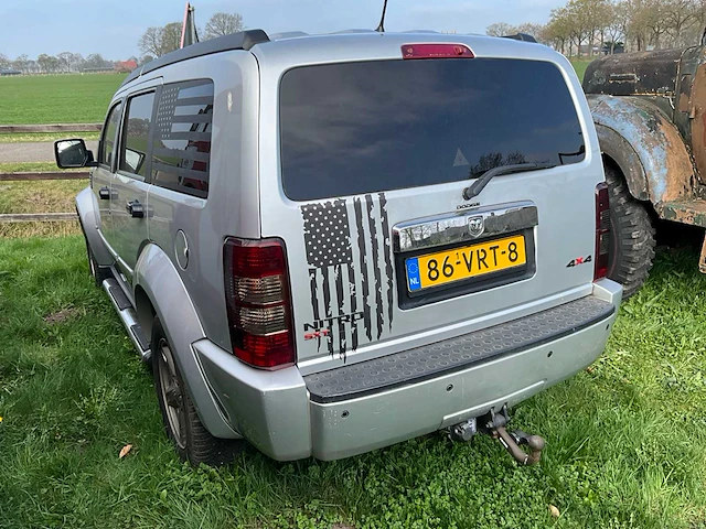 Dodge nitro personenauto - afbeelding 12 van  30