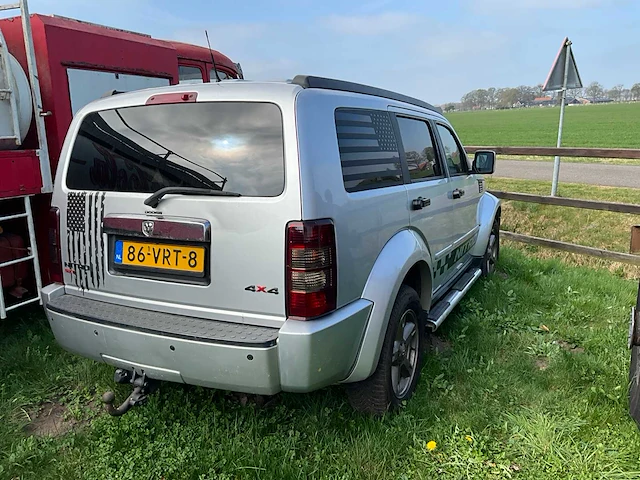 Dodge nitro personenauto - afbeelding 25 van  30