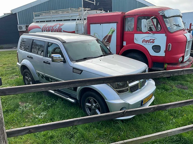 Dodge nitro personenauto - afbeelding 26 van  30