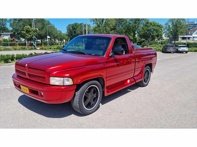Dodge personenauto - afbeelding 1 van  18