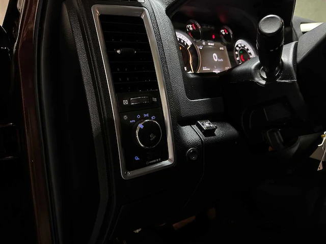 Dodge ram 1500 3.6 v6 quad cab 6'4 309pk 2014, vk-815-d bedrijfswagen - afbeelding 15 van  44