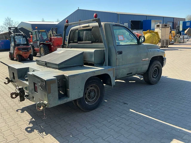 Dodge ram 2500 turbodiesel vliegtuigsleper - afbeelding 19 van  24