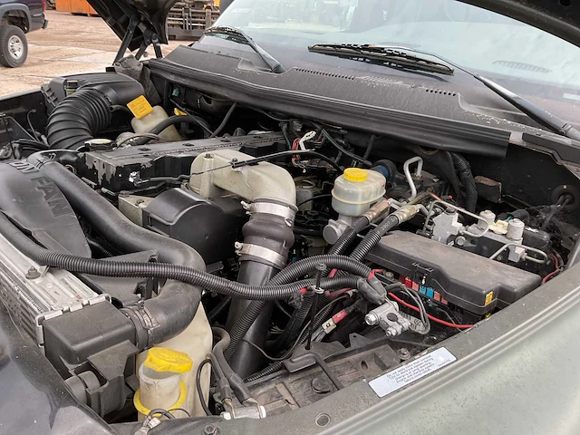 Dodge ram 2500 vliegtuigsleper - afbeelding 2 van  13