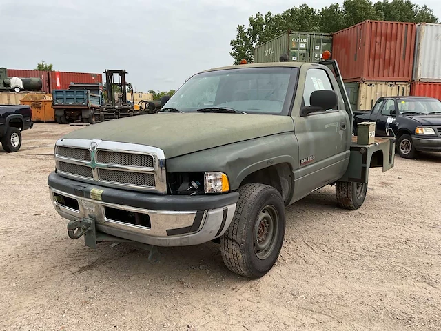 Dodge ram 2500 vliegtuigsleper - afbeelding 1 van  13