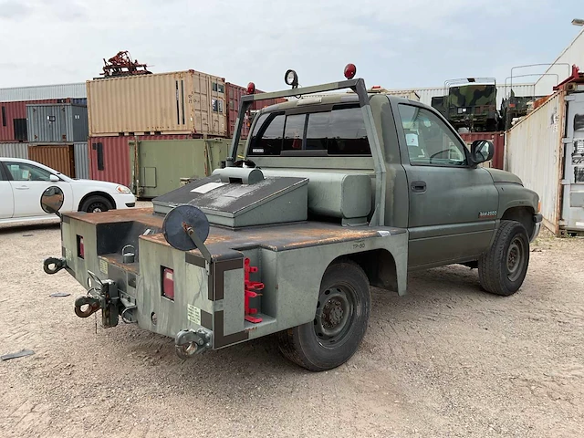 Dodge ram 2500 vliegtuigsleper - afbeelding 9 van  13