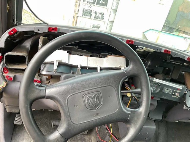 Dodge ram 2500 vliegtuigsleper - afbeelding 13 van  13