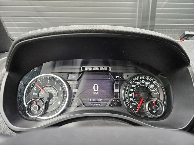 Dodge ram 5.7 v8 4x4 cc laramie limited vrf-90-z - afbeelding 17 van  48