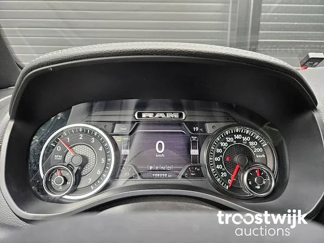 Dodge ram 5.7 v8 4x4 cc laramie limited vrf-90-z - afbeelding 17 van  48