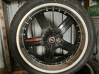 Dodge r/t velg met band (4x) - afbeelding 1 van  5