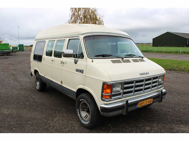 Dodge v8 lpg bedrijfswagen - afbeelding 1 van  32