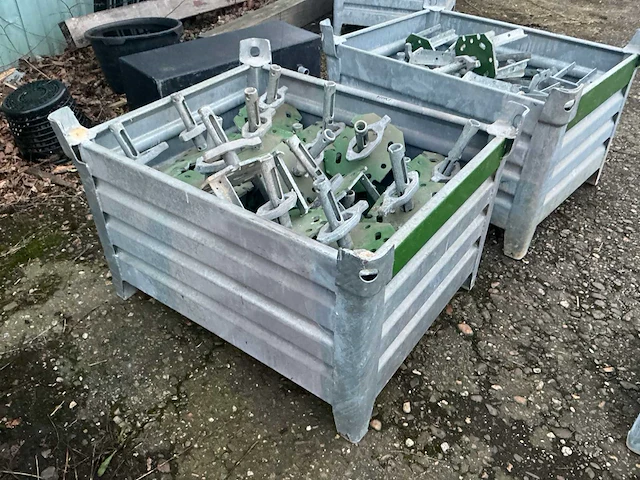 Dokau bevestigingsmateriaal steiger in gegalvaniseerde bak - afbeelding 2 van  5