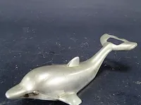 Dolfijn als flesopener