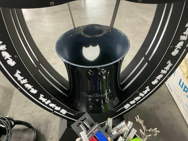 Dom perignon flessen display - afbeelding 3 van  7