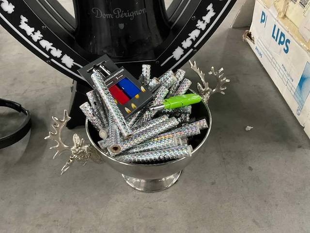 Dom perignon flessen display - afbeelding 4 van  7