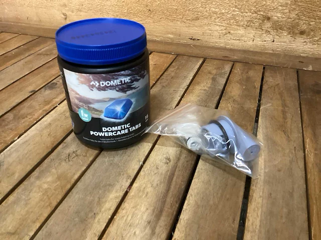 Dometic toilet cleaner met toiletbril - afbeelding 3 van  11