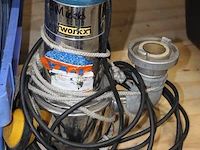 Dompelpomp workx met twee brandslangen in krat. - afbeelding 2 van  3