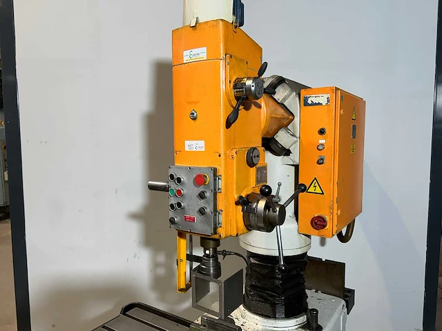 Donau - dr 32 - radiaalboormachine - afbeelding 4 van  9