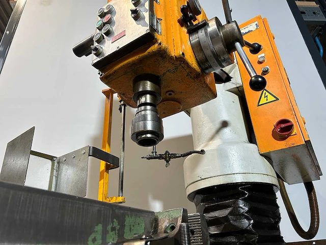 Donau - dr 32 - radiaalboormachine - afbeelding 8 van  9