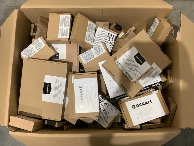Doos amazon overstockgoederen - afbeelding 1 van  9