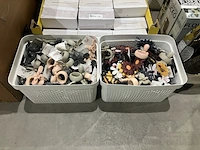 Doos en 2 manden servetringen en ophanghaakjes - afbeelding 2 van  6