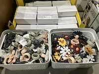Doos en 2 manden servetringen en ophanghaakjes - afbeelding 6 van  6