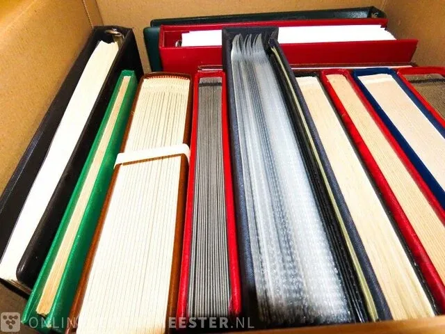 Doos getax € 7.400,00- € 8.550,00 , postzegelcollecties diverse landen - afbeelding 4 van  7