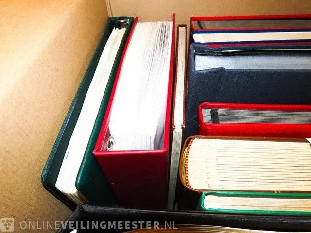 Doos getax € 7.400,00- € 8.550,00 , postzegelcollecties diverse landen - afbeelding 6 van  7
